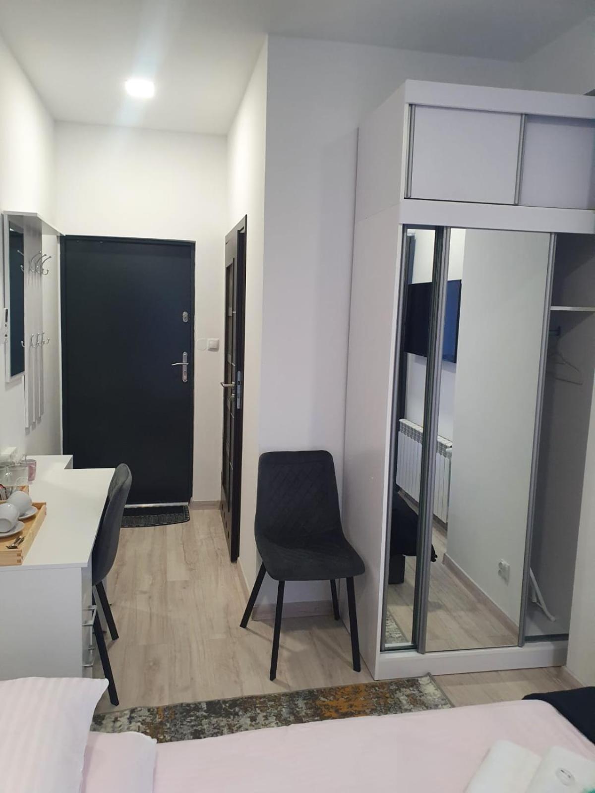 Comfort Stay, Ev, Parking 볼레스와비에츠 외부 사진